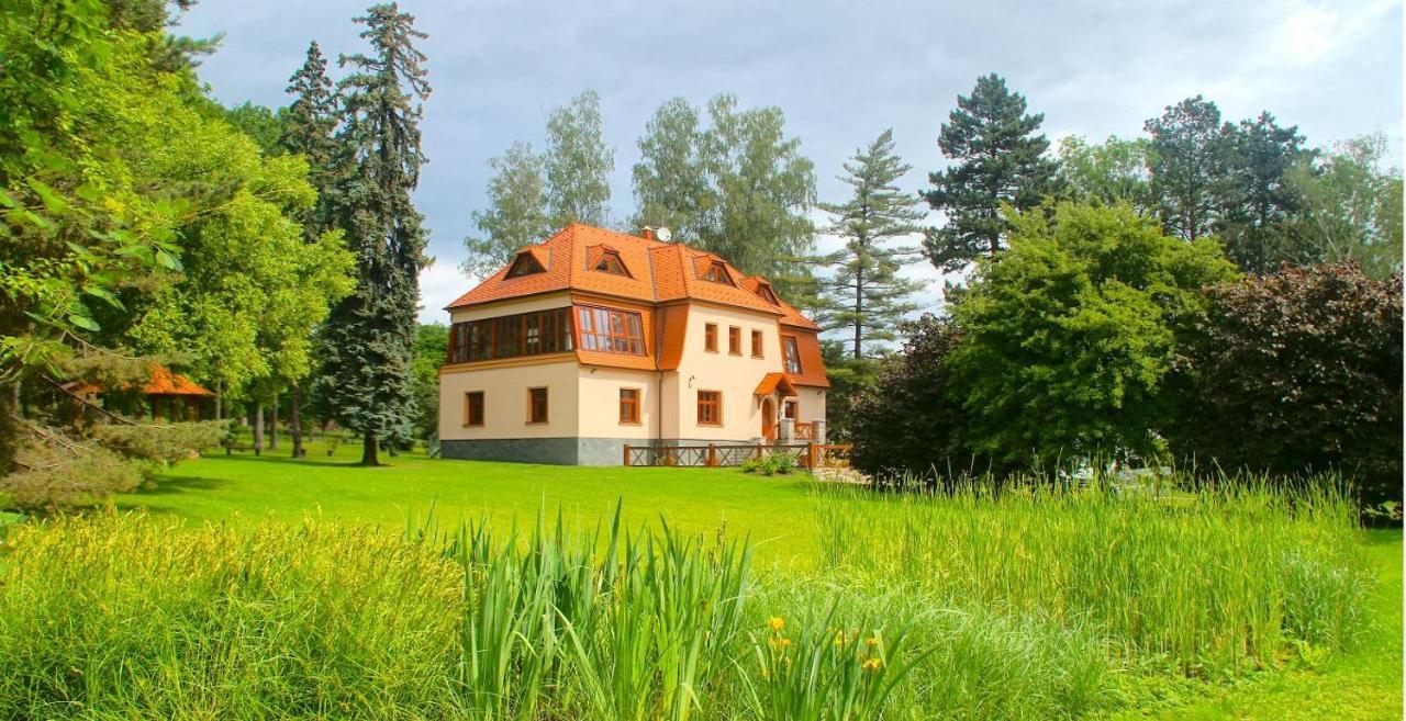 Hotel U Parku Hořovice Esterno foto